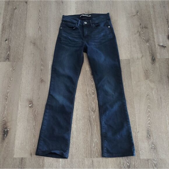 Express Mid Rise Barely Boot Jeans 4 Short - Picture 1 of 10